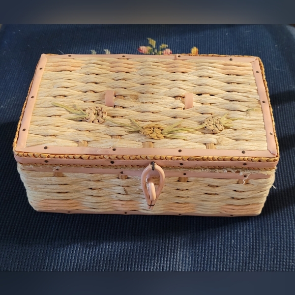Small Pink Vintage Sewing Box - Picture 1 of 4